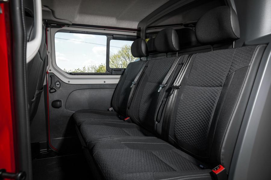 Интерьер Vauxhall Vivaro Doublecab L2 BiTurbo Limited Edition 2017 года  (фото 23 из 24)